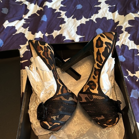 Women’s BCBG Paris Phyniax size 8 leopard platform heels - Picture 5 of 5